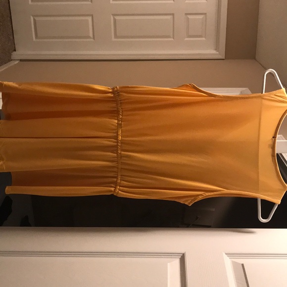 Yellow romper- never worn - Picture 4 of 4